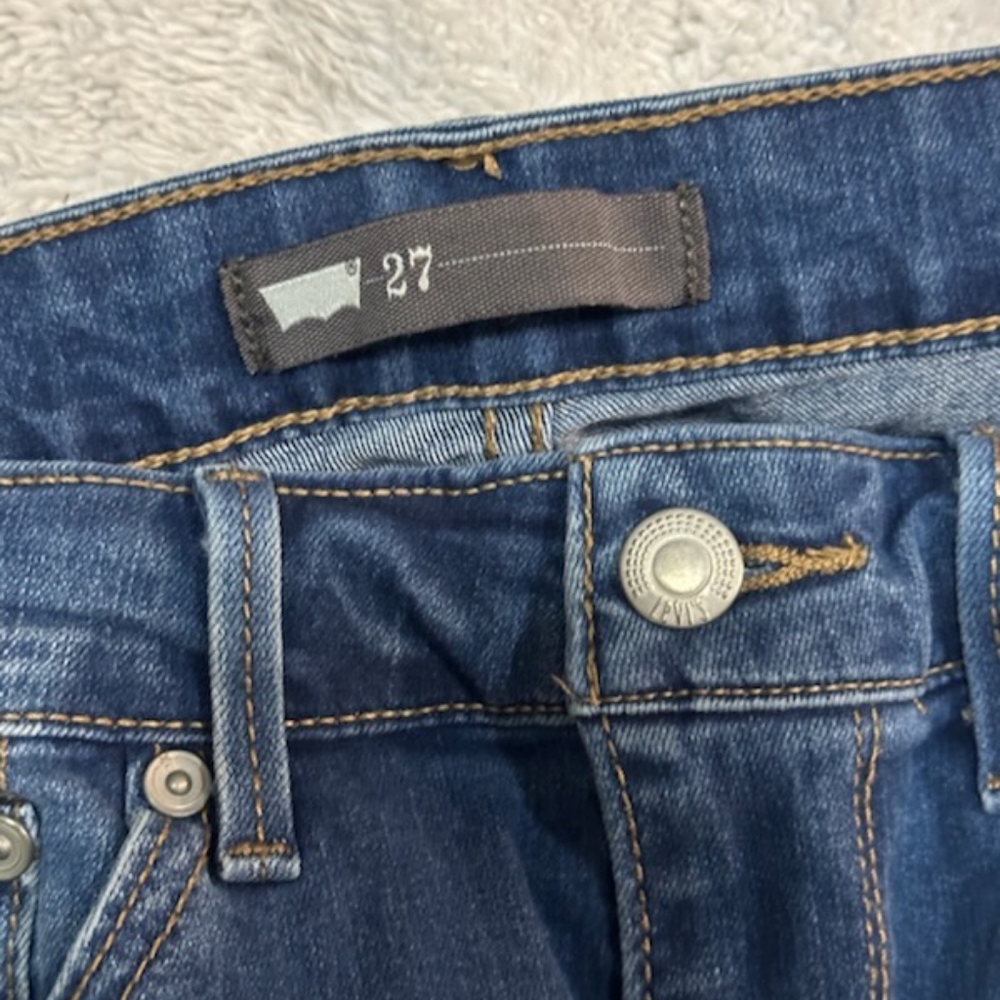 Levi's - Picture 3 of 6